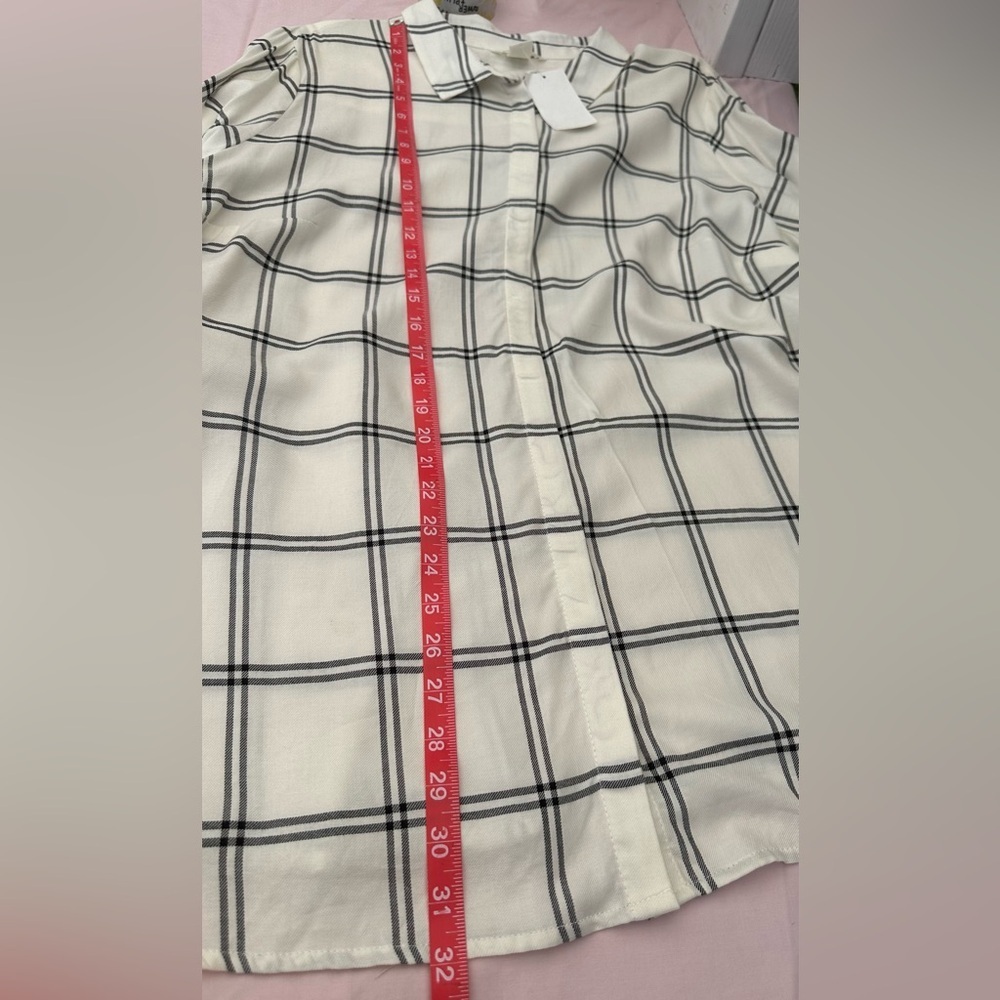 H&M White and Black Casual Button Down Shirt - Picture 10 of 10